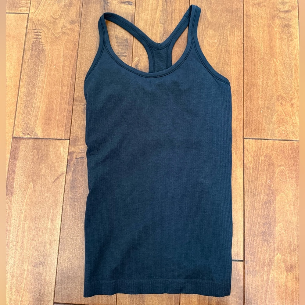 Lululemon Ebb to Street Tank Top
Black- WORN ONCE